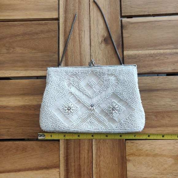 Vintage 1970’s Handbag Clutch White Beaded Chain Small. - Picture 3 of 6
